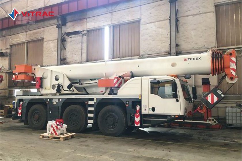 Cẩu bánh lốp Terex Challenger 3160